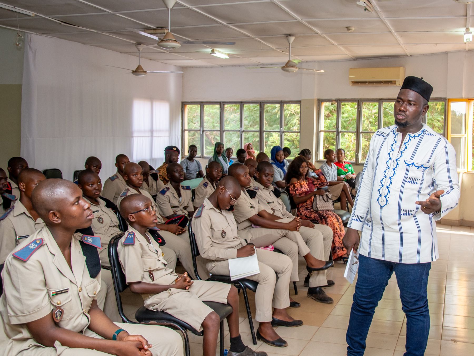Session de formation dans une salle de classe africaine