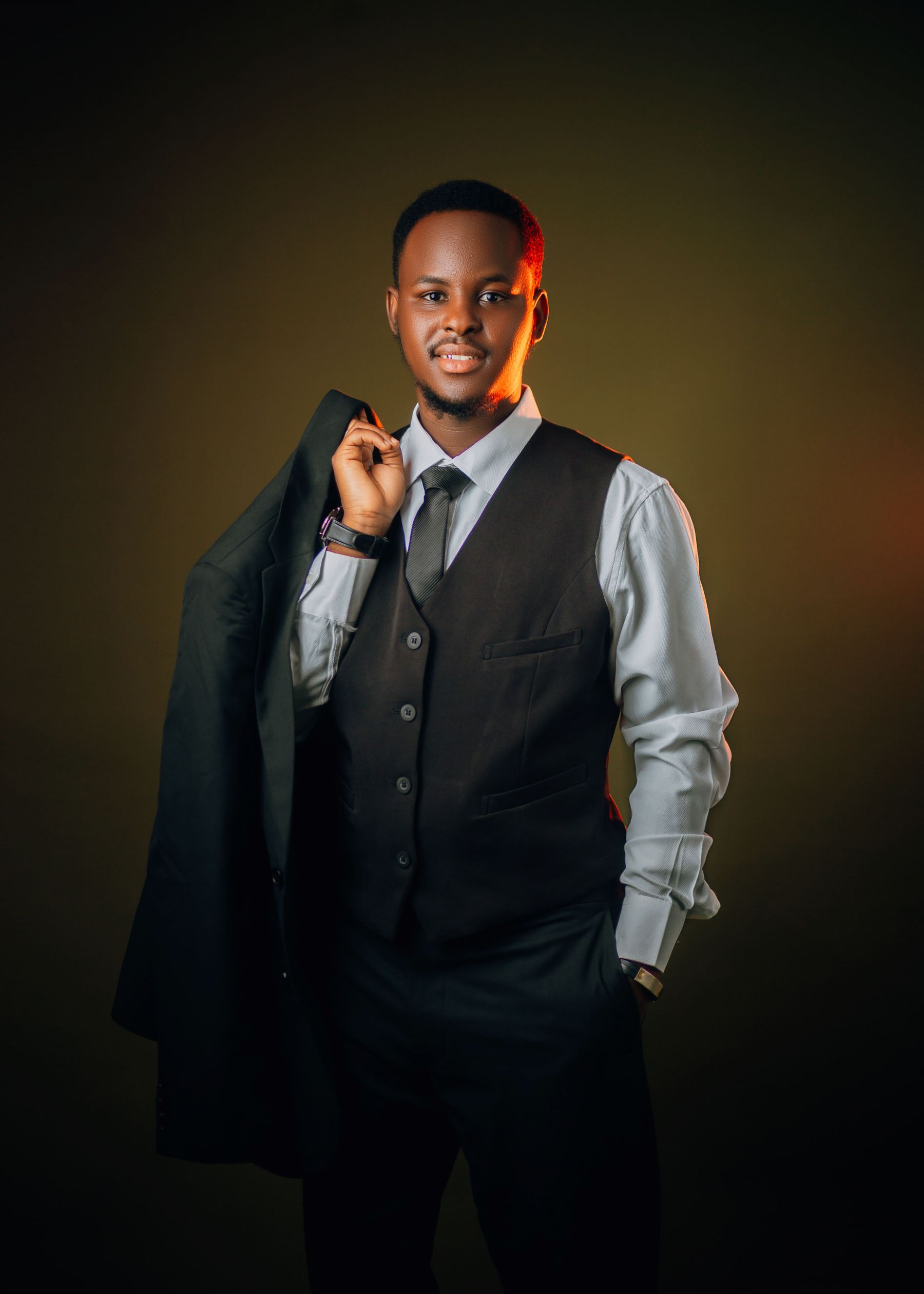 Portrait professionnel temporaire d’un homme africain en tenue formelle